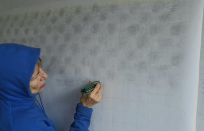 blei-buntstift performance-zeichnung 150x152cm